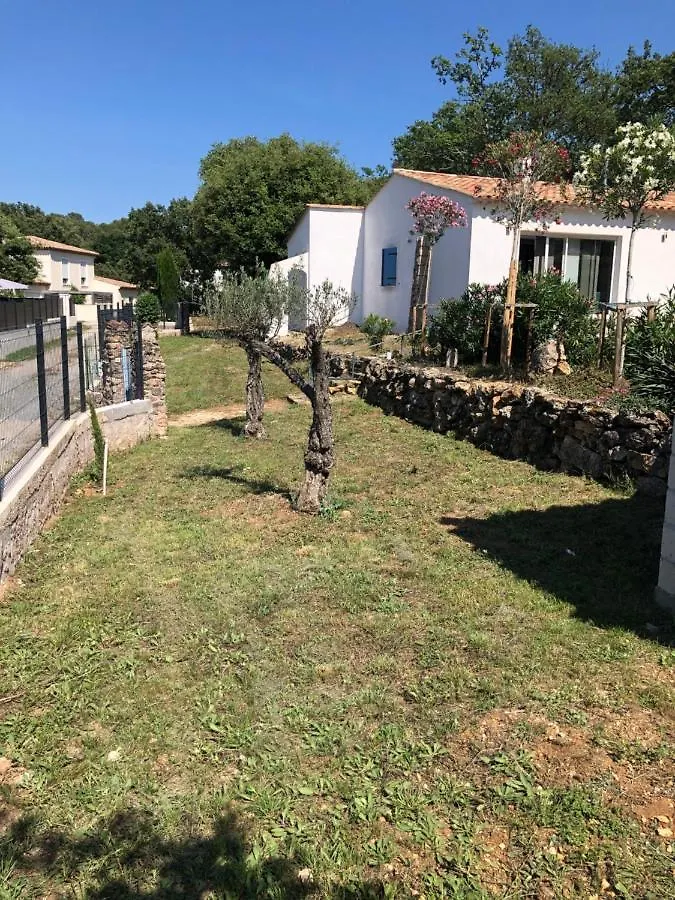 Villa 3 Chambres Avec Piscine Privee Bagnols-en-Forêt بيت للعطل